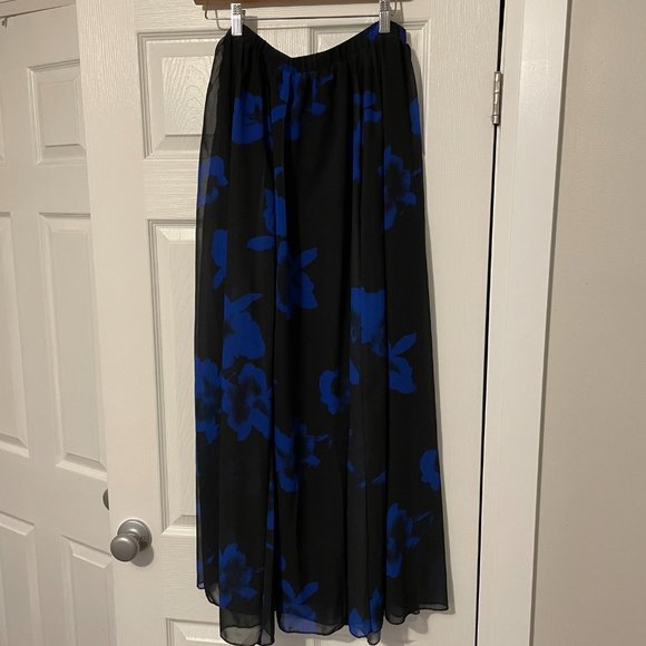 VENUS - maxi black/blue skirt - flowy - size large - Brand New - Picture 3 of 7